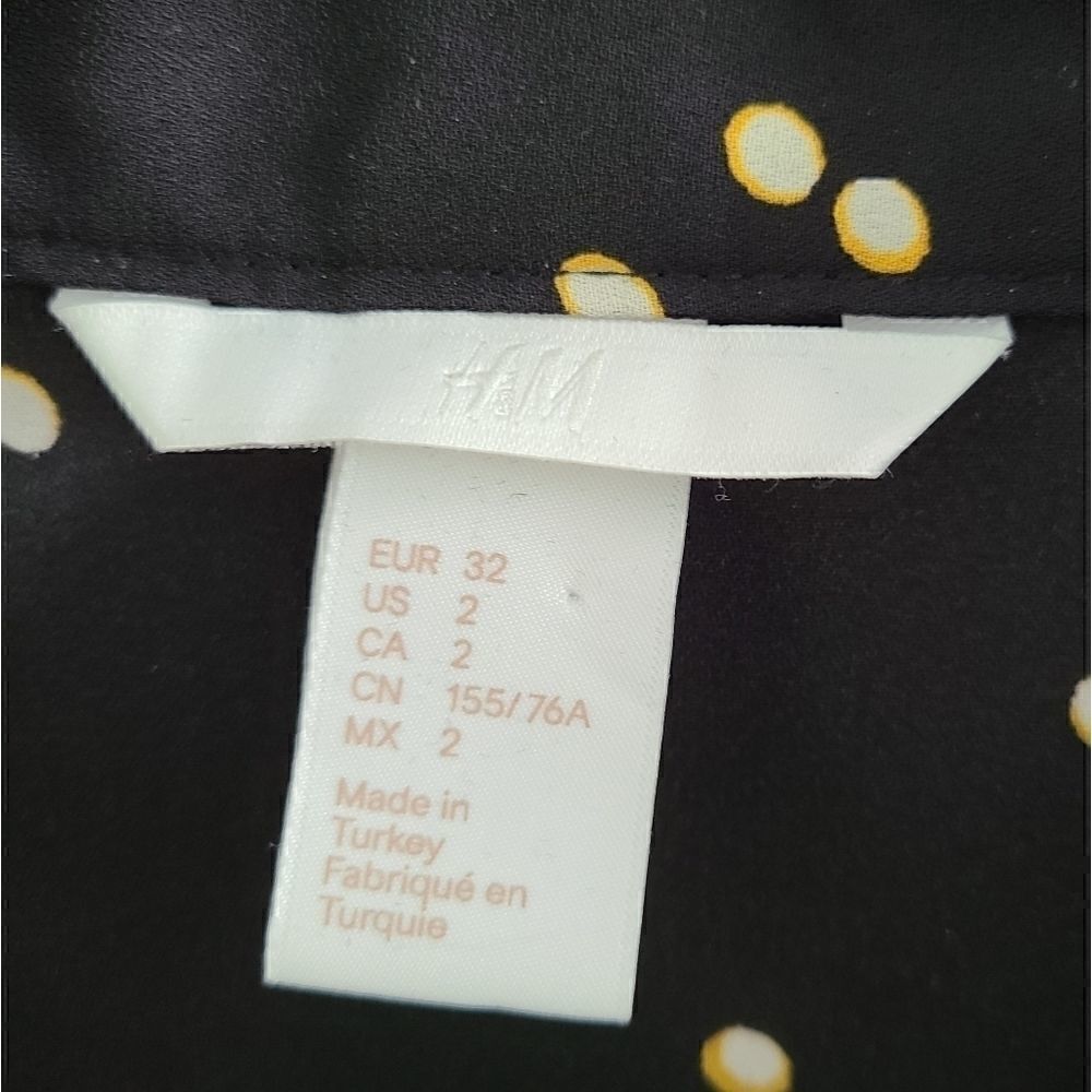 H&M Black and Yellow Collarless Blouse size 2 - Picture 4 of 5
